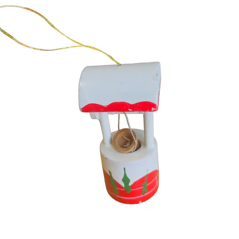 Vintage Red White Christmas Wood Wishing Well & Bucket‎ 3.5" x 2" Tree Ornament